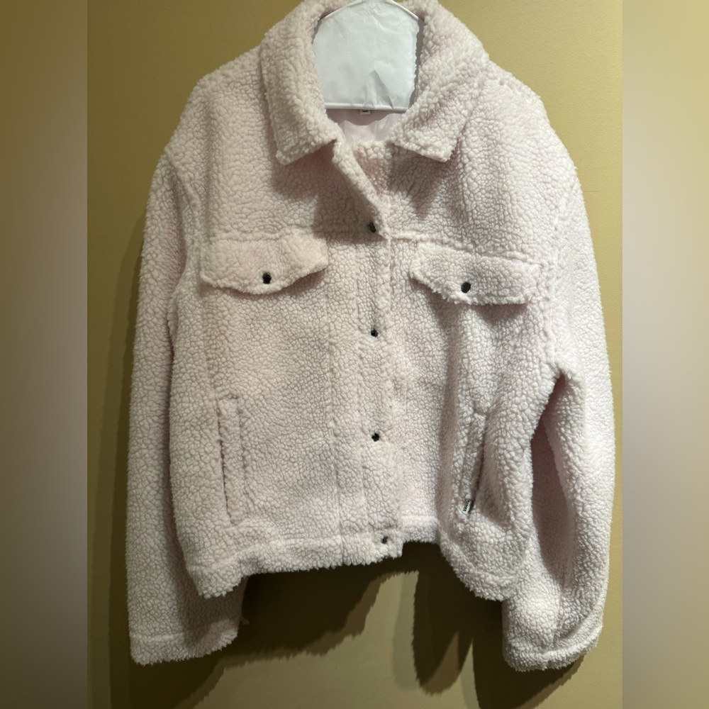 Vans Boxy Sherpa Jacket in the color Orchid Ice, a light pink.  Size XL EUC